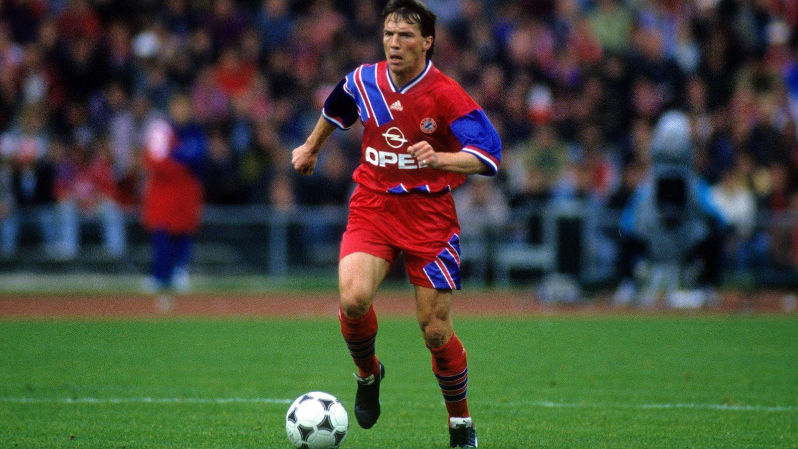 
                <strong>Platz 8: Lothar Matthäus</strong><br>
                Verwandelte Elfmeter: 30 - Vom Punkt getroffen für: Borussia Mönchengladbach, FC Bayern München
              