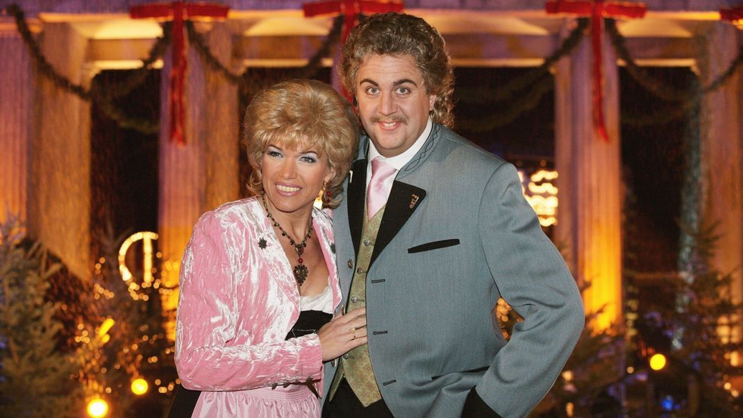 Anke Engelke und Bastian Pastewka alias Wolfgang & Anneliese bei der Aufzeichnung von "Fröhliche Weihnachten!" 2007.