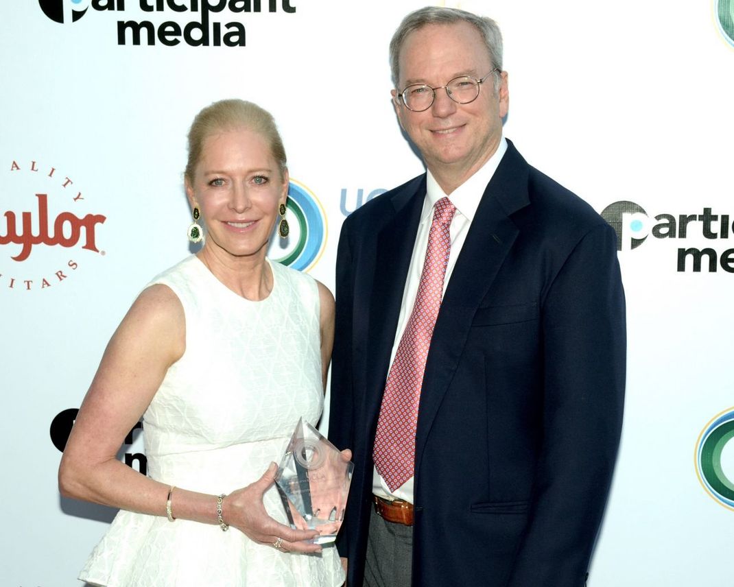 Hier siehst du Wendy und Eric Schmidt während einer öffentlichen Veranstaltung im März 2016.