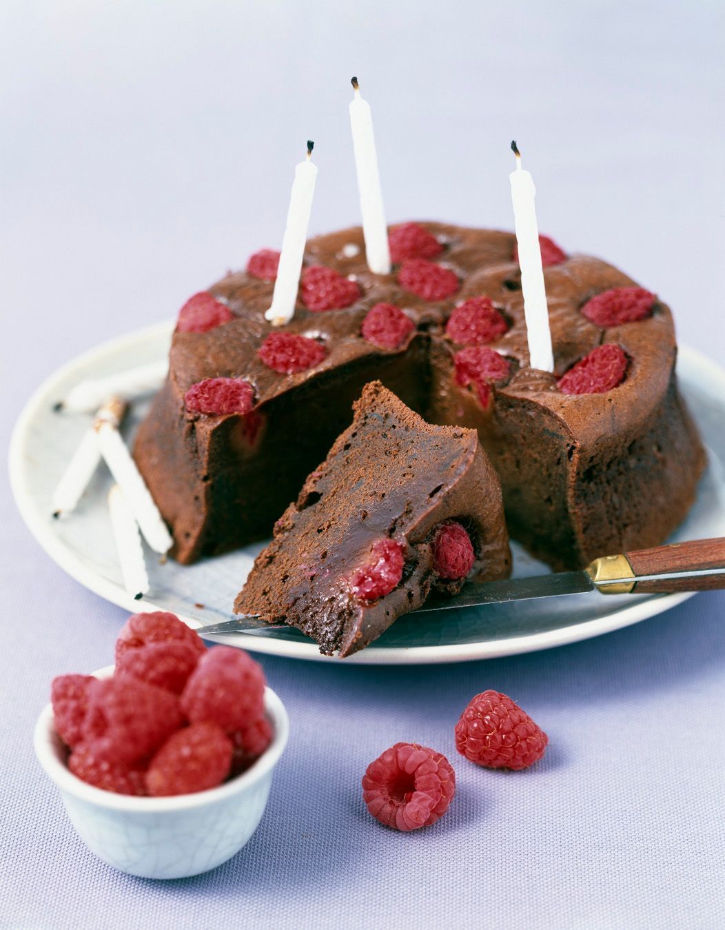 Enie backt: Rezept-Bild Schokoladenkuchen mit Himbeeren