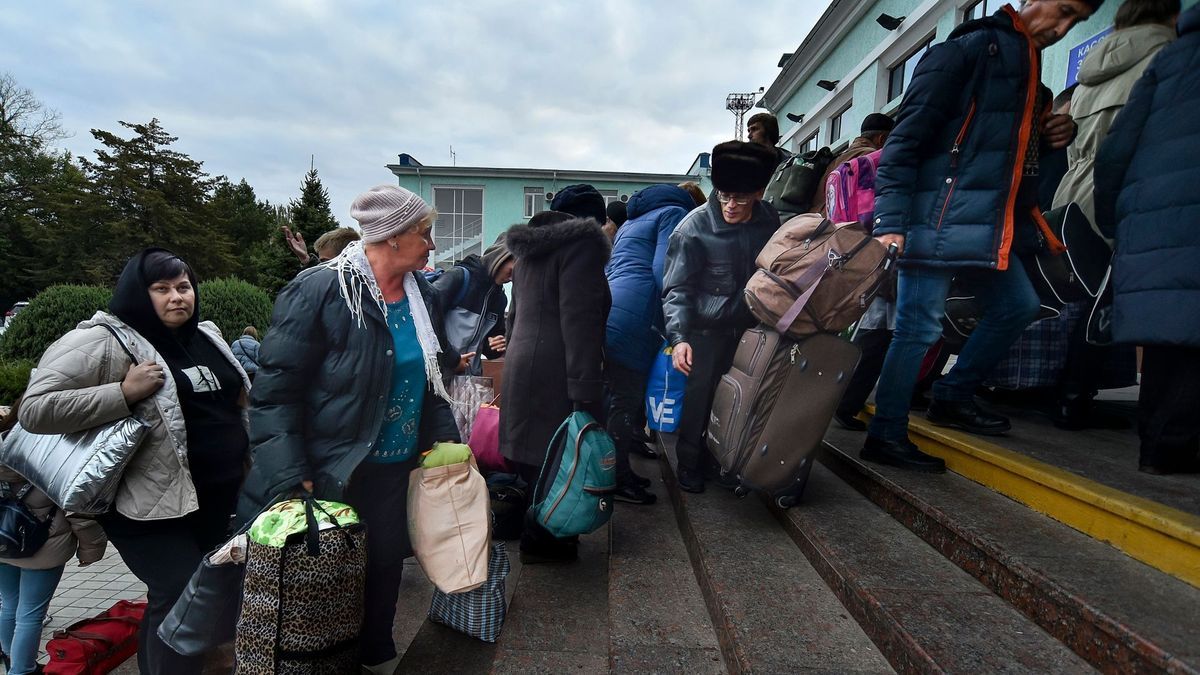 Russland schickt zehntausende Menschen aus dem besetzten Cherson.