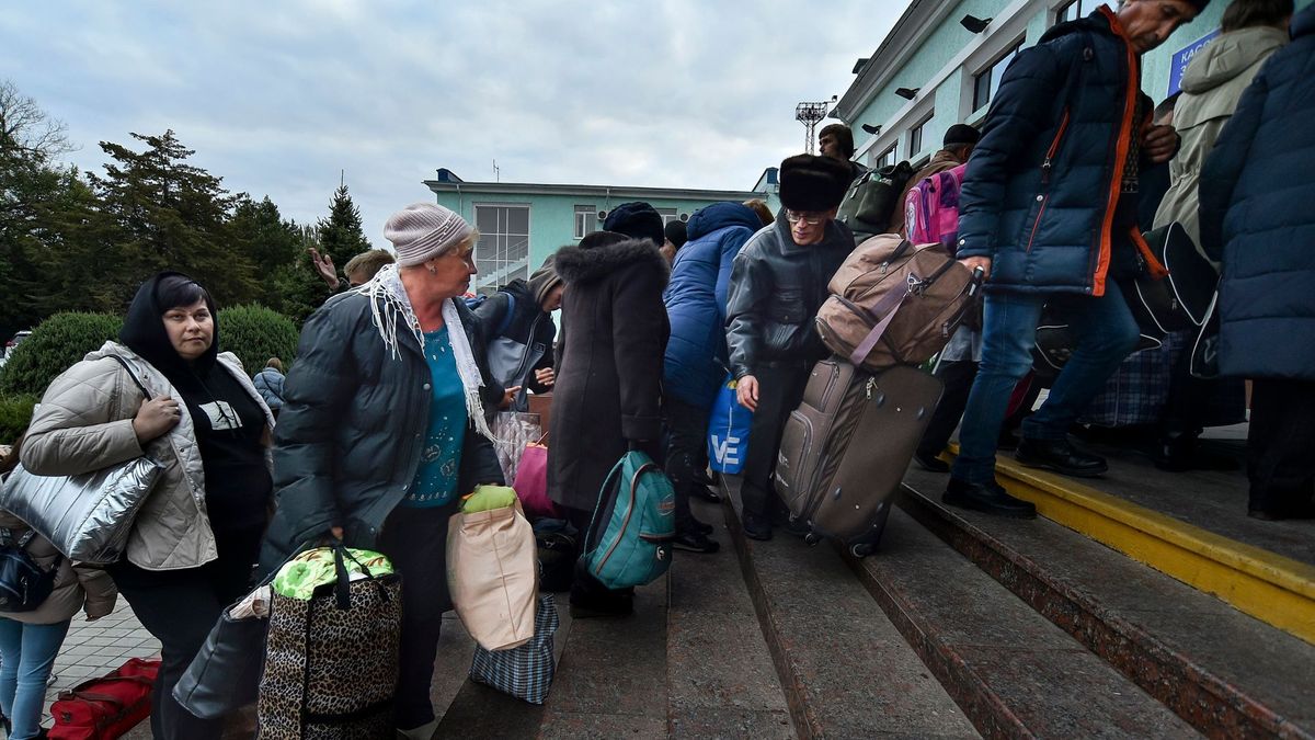 Russland schickt zehntausende Menschen aus dem besetzten Cherson.