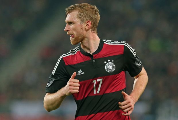 
                <strong>Per Mertesacker (Innenverteidiger | Deutschland)</strong><br>
                Der Vizekapitän vom FC Arsenal strahlt sowohl bei seinem Klub als auch im Nationalteam große Sicherheit im Defensivverbund aus. Auch das Aufbauspiel hat er in England verbessert.
              