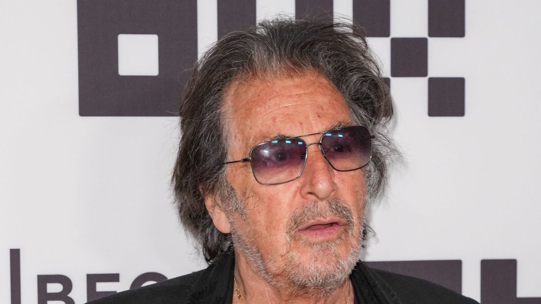 Schauspieler Al Pacino wird zu Kasse gebeten.&nbsp; Für das gemeinsame Kind mit Ex-Freundin Noor Alfallah muss er 30.000 Euro im Monat zahlen. Mehr dazu hier!