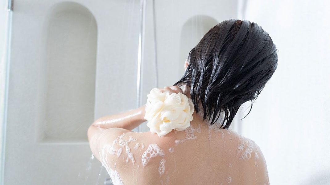 Haare richtig waschen: Wie oft sollen Haare gewaschen werden, sodass diese nicht austrocknen oder sogar spröde werden?