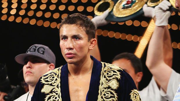 
                <strong>Gennady Golovkin</strong><br>
                Gennady Golovkin: Bisher ist der aktuelle Weltmeister der WBA und IBO wie Mayweather ungeschlagen. Seitdem der Kasache 2012 erstmals in Amerika in den Ring stieg, entwickelt er sich immer mehr zum Fan-Liebling. Golovkin ist jedoch schon 33 Jahre alt - viel Zeit bleibt ihm nicht mehr, um Mayweathers Erfolge zu erreichen.
              