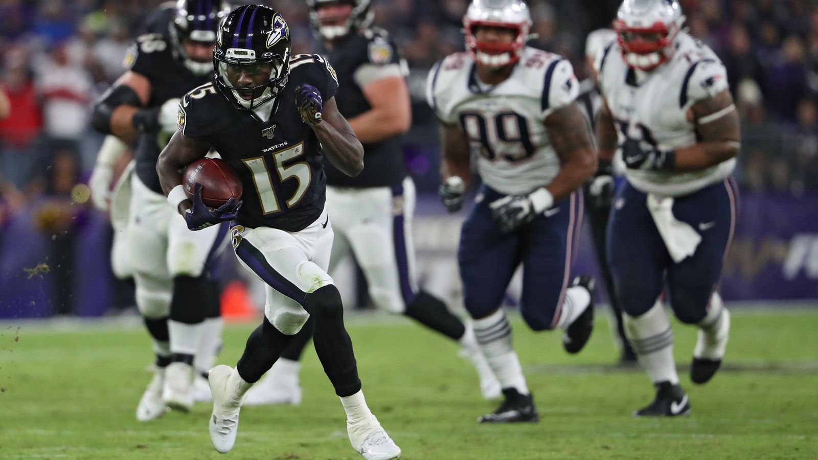 
                <strong>Sit: Wide Receiver Marquise Brown </strong><br>
                Marquise "Hollywood" Brown wird im Spiel gegen die Cleveland Browns auf den schnellen Cornerback Denzel Ward treffen. Die Ravens werden voraussichtlich versuchen, das Spiel mit ihrem Laufspiel zu dominieren. Ob Brown eine große Rolle im Gameplan spielt, ist unklar.
              