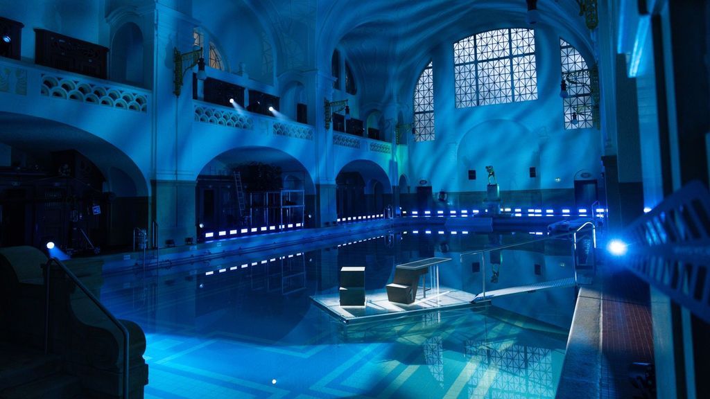 GNTM im Schwimmbad? So wurde das Müller'sche Volksbad zum biblischen Set