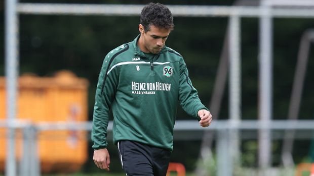 
                <strong>Manuel Schmiedebach</strong><br>
                Manuel Schmiedebach: Hannover 96 muss womöglich gegen Borussia Dortmund auf Manuel Schmiedebach verzichten. Der 26-Jährige hat sich im Training eine Knieverletzung zugezogen.
              