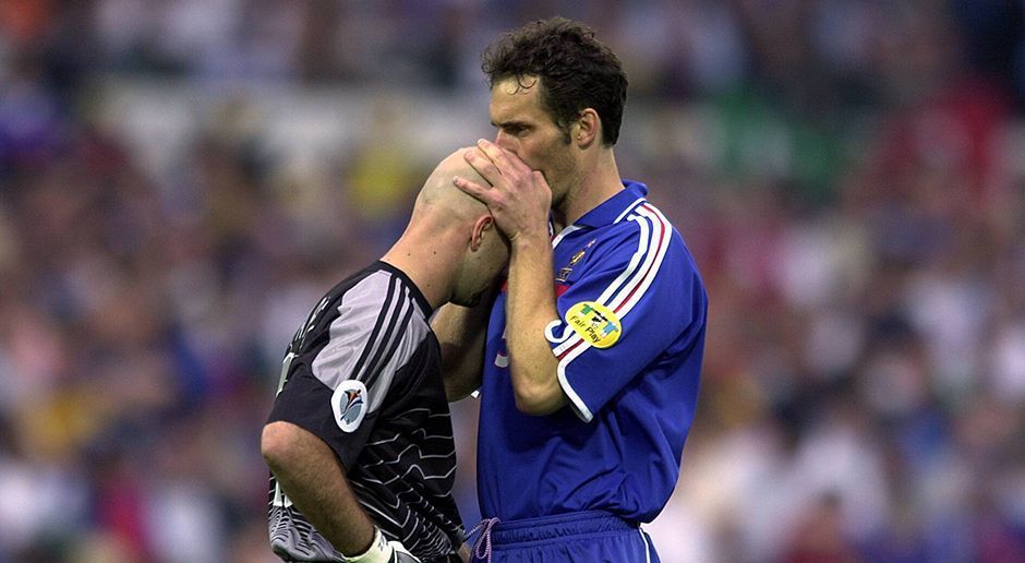 
                <strong>Laurent Blanc</strong><br>
                Bei der Weltmeisterschaft 1998 küsste Laurent Blanc vor jedem Spiel die Glatze seines Torhüters Fabien Barthez. Das Ritual trug Früchte: Frankreich gewann im Finale gegen Brasilien und krönte sich im eigenen Land zum Champion.
              