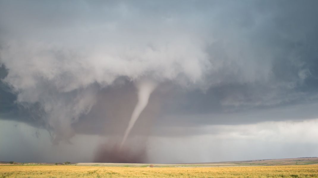 Symbolbild: Am Mittwochabend fegte ein Tornado über Wuppertal und hinterließ seine Spuren.