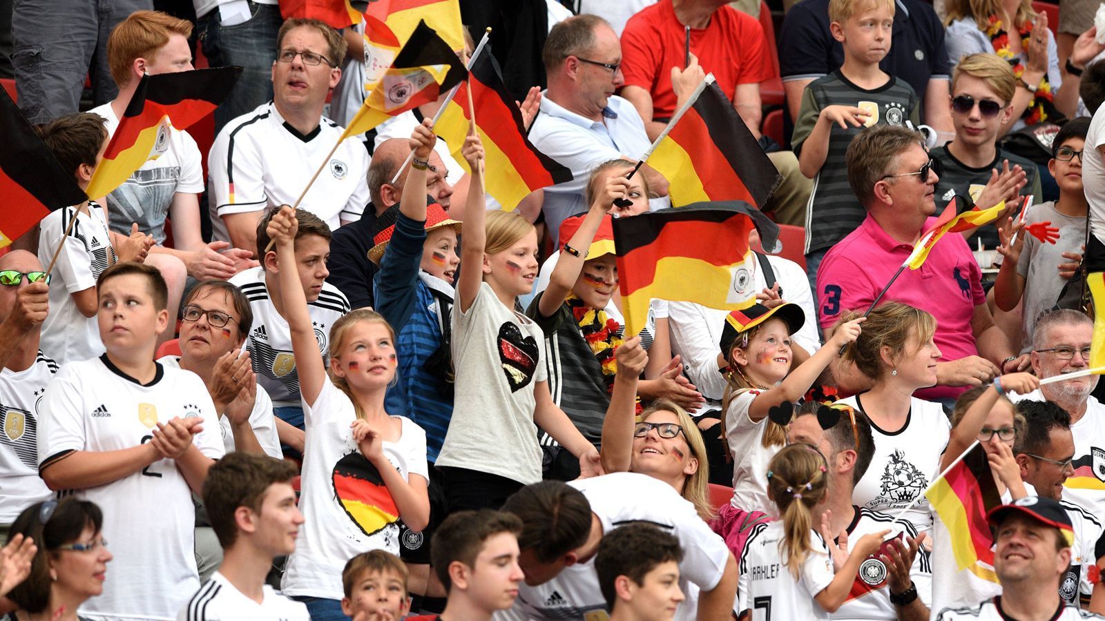 
                <strong>5. Platz: Deutschland (62.541 Tickets)</strong><br>
                Bei den Europäern bringt Deutschland die meisten Anhänger mit nach Russland. Der Traum von der Titelverteidigung lebt weiter.
              