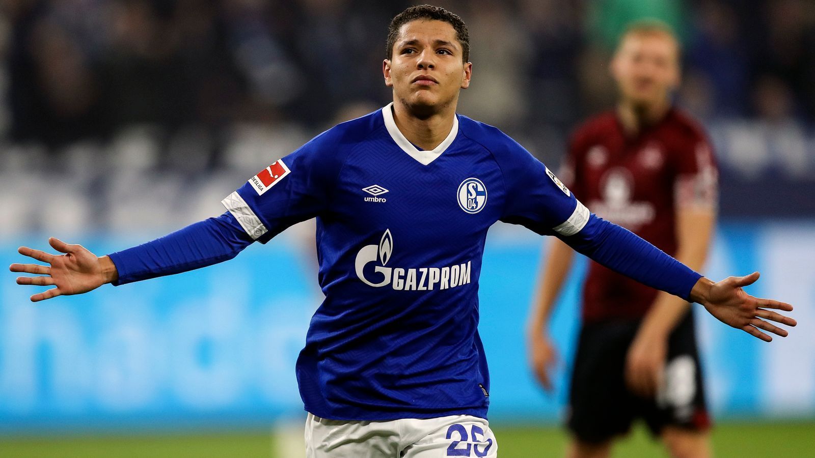 
                <strong>Amine Harit (FC Schalke 04)</strong><br>
                Die Zukunft des marokkanischen Nationalspielers Amine Harit auf Schalke ist derzeit fraglich. "Es ist nicht der Fall, dass wir mit einem Preisschild für Amine Harit rumlaufen", versuchte Manager Christian Heidel die Situation rund um den Mittelfeldmann zu beruhigen. Ganz andere Töne schlug Trainer Domenico Tedesco an: "Amine war verletzt. Aber er muss auch massiv an seiner Professionalität arbeiten. Er muss zeigen, dass er Reife hat, dass er Profi ist." Rumms, das sind mal deutliche Worte in Richtung des 21-Jährigen. Harit kam im Sommer 2017 von Nantes nach Gelsenkirchen und nach anderthalb Jahren könnte die kurze Ära des Jungstars bei den Knappen schon wieder zu Ende gehen. Harits Vertrag läuft bis 2021.
              