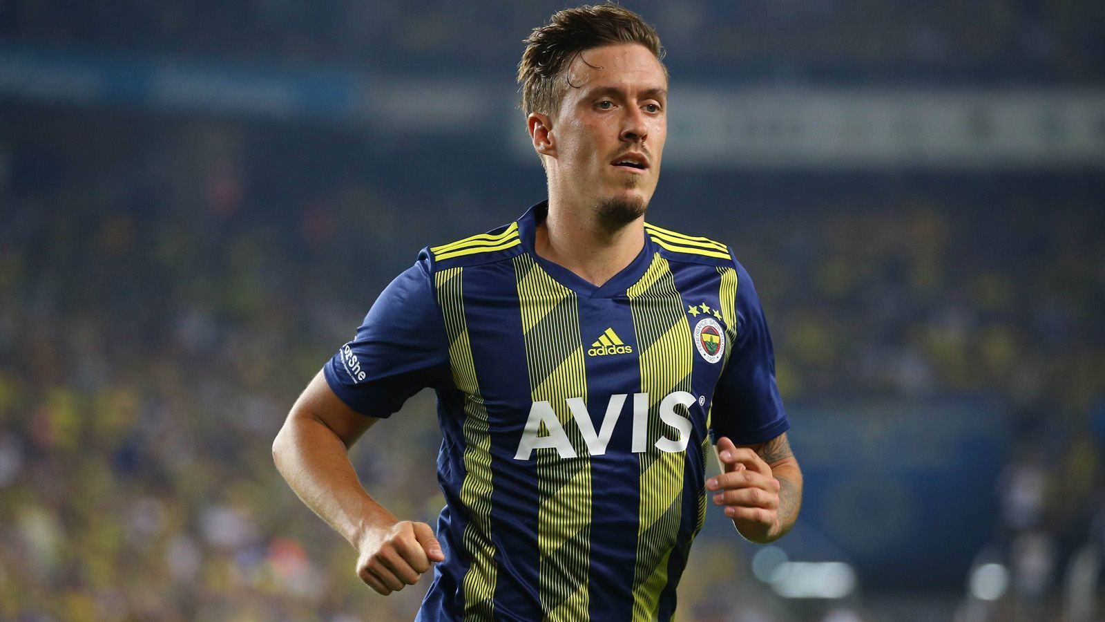 
                <strong>Max Kruse (Fenerbahce Istanbul, Süper Lig) </strong><br>
                Im Frühjahr schlug Max Kruse eine Vertragsverlängerung bei Werder Bremen aus, um sich eine neue Herausforderung zu suchen. Die hieß schließlich Fenerbahce Istanbul, wo der 31-Jährige Offensivspieler als Führungsspieler Teil eines Umbruchs werden sollte. "Ich habe das Gefühl, dass ich hier erfolgreich sein werde. Ich glaube, ich werde glücklicher sein, also habe ich mich für Fenerbahce entschieden", sagte Kruse im Juni über seinen kritisch beäugten Wechsel. Auch wenn es bisher noch nicht mit einem eigenen Treffer klappte geht Kruse als Führungsspieler voran und erfreut sich großer Beliebtheit im Team. In sechs Spielen bereitete Kruse bisher fünf Tore vor.
              