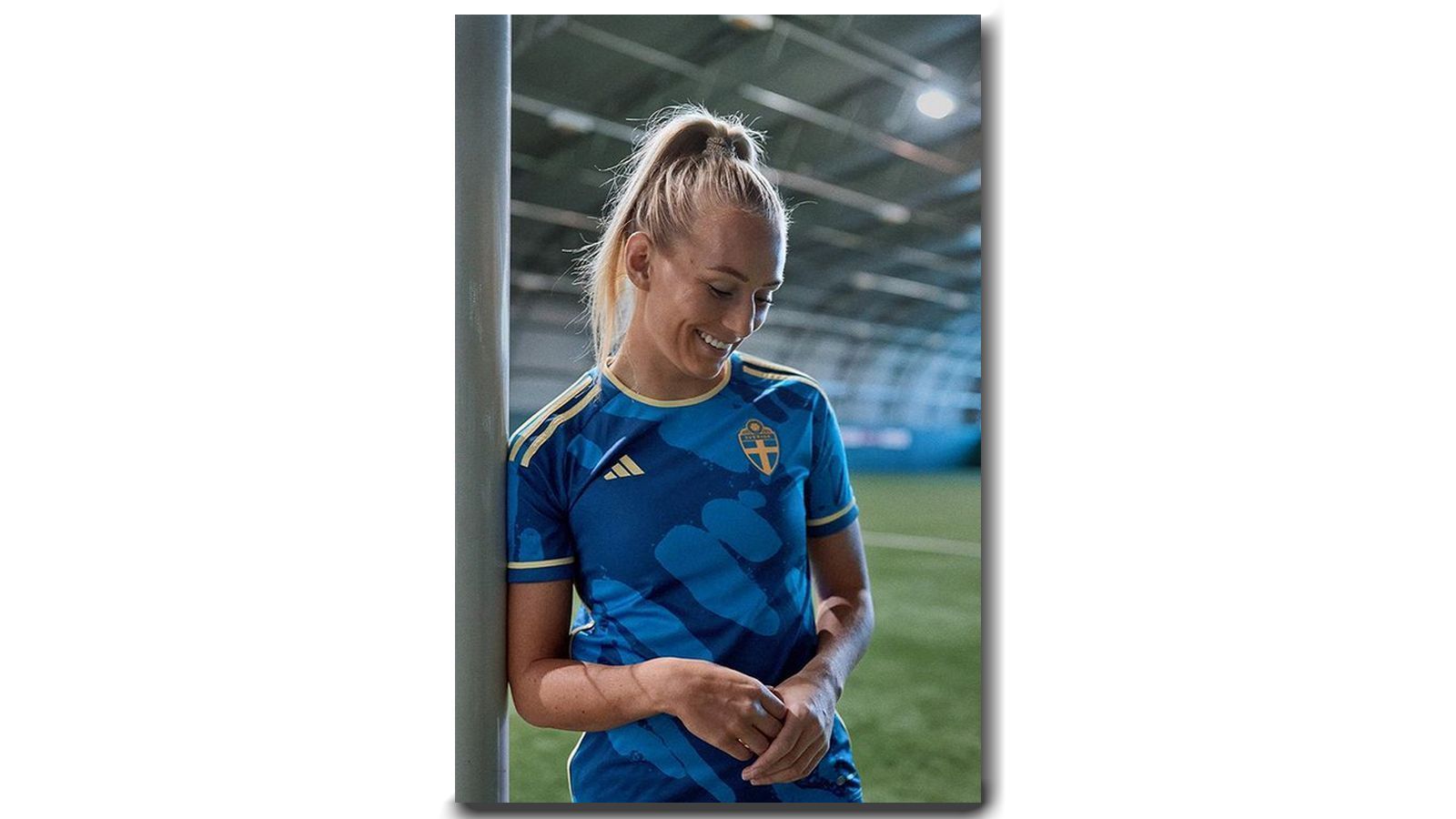 
                <strong>Schweden: Auswärtstrikot</strong><br>
                Die Schwedinnen gehören zu den besten Frauenteams weltweit und werden "Down Under" in blauen Auswärtstrikots auflaufen.
              