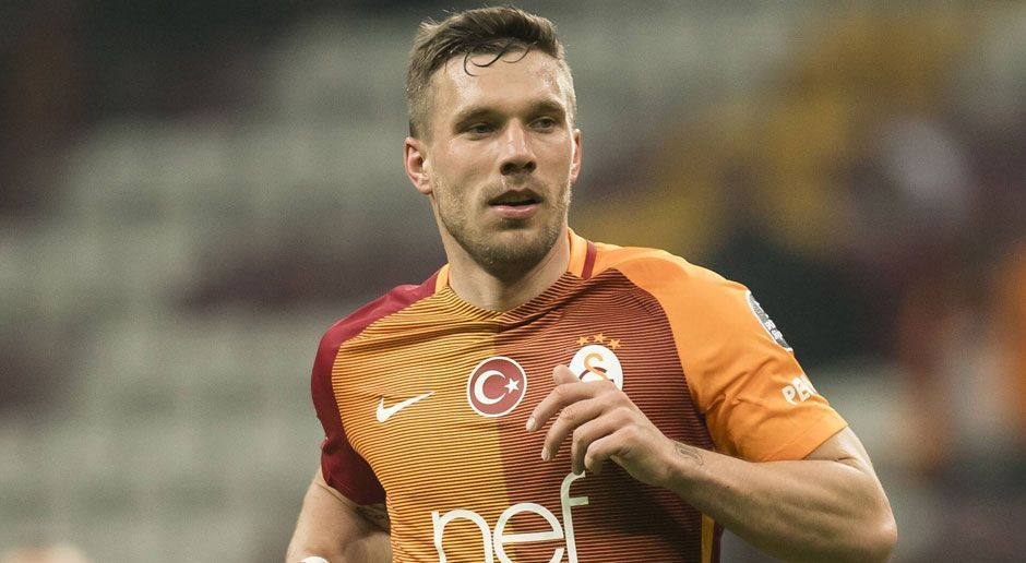 
                <strong>Lukas Podolski (Galatasaray -> Vissel Kobe)</strong><br>
                Lukas Podolski wird Galatasaray Istanbul im Sommer verlassen und zum japanischen Erstligisten Vissel Kobe wechseln. Die Ablösesumme soll laut "Bild" bei 2,6 Millionen Euro liegen. Das Jahresgehalt des Kölners wird in Japan offenbar rund acht Millionen Euro betragen. Auf Facebook erklärte Podolski, dass der Wechsel keine Entscheidung gegen Galatasaray, sondern eine Entscheidung für eine neue Herausforderung sei.
              