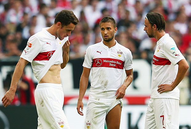 
                <strong>FLOP: VfB Stuttgart</strong><br>
                Ein Punkt, 1:7 Tore und Tabellenplatz 18 - die Zahlen sprechen für sich. Nach der Derby-Niederlage gegen Hoffenheim ist der Fehlstart bei den Schwaben perfekt. Zusätzlich steigt die Kritik der Fans an der Vereinsführung von Spieltag zu Spieltag.
              