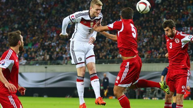 
                <strong>Andre Schürrle</strong><br>
                Andre Schürrle: Wer den Wolfsburger vor dem Spiel tatsächlich für einen Stoßstürmer hält, wird eines Besseren belehrt. Er fühlt sich auf der Position sichtlich unwohl, muss nach 76 Minuten runter. ran-Note: 5.
              