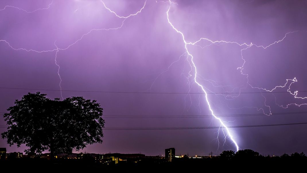 Am Pfingstwochenende kann es gebietsweise starke Unwetter und Gewitter geben.