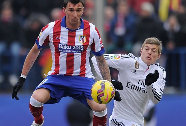 
                <strong>Atletico Madrid vs Real Madrid</strong><br>
                Derby-Time in Madrid: Im Champions-League-Viertelfinale zwischen Real und Ateltico treffen die Ex-Bayern Mario Mandzukic (li.) und Toni Kroos aufeinander. Nicht nur Spaniens Hauptstadt ist gespalten, auch die Prominenz. Welcher Star drückt wem die Daumen?
              