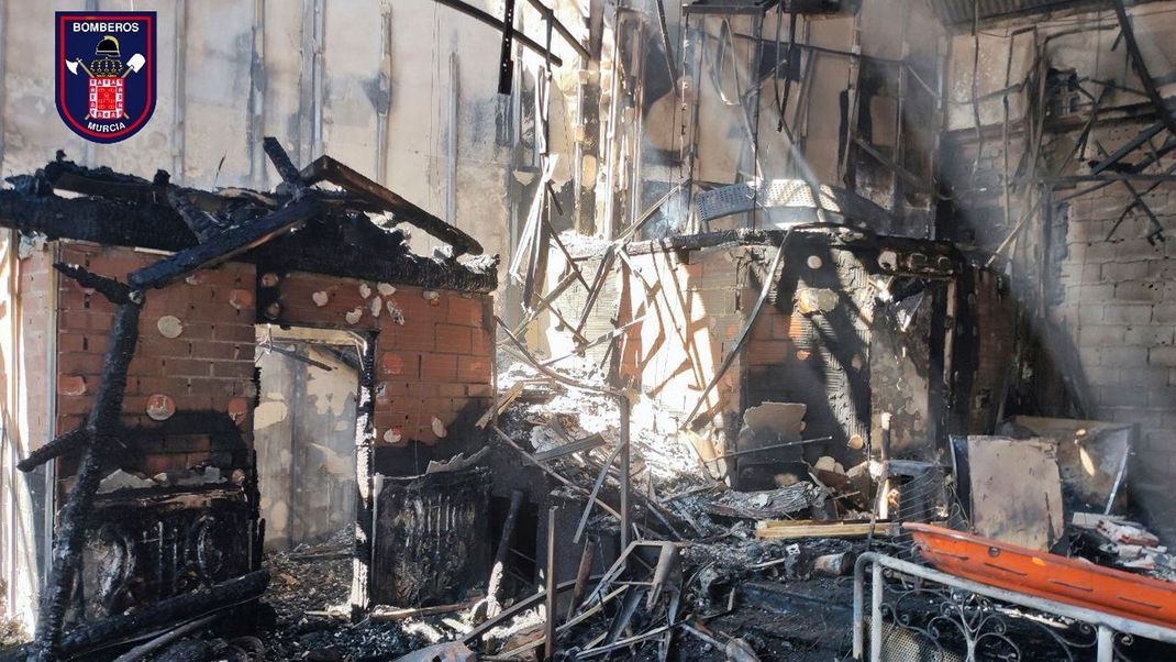 Einer der Clubs nach dem verheerenden Feuer.