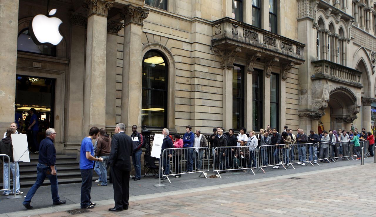 Auch Unternehmen setzen Signale in der Denkmal-Debatte: So hat Apple in Glasgow/Schottland seinen Store in der Buchanan Street, die nach dem Plantagenbesitzer und Sklavenhalter Andrew Buchanan (1690–1759) benannt ist, in "Apple Glasgow" umbenannt. Eine Petition von Tausenden Glasgowern zur Umbenennung der ganzen Straße war hingegen noch nicht erfolgreich.