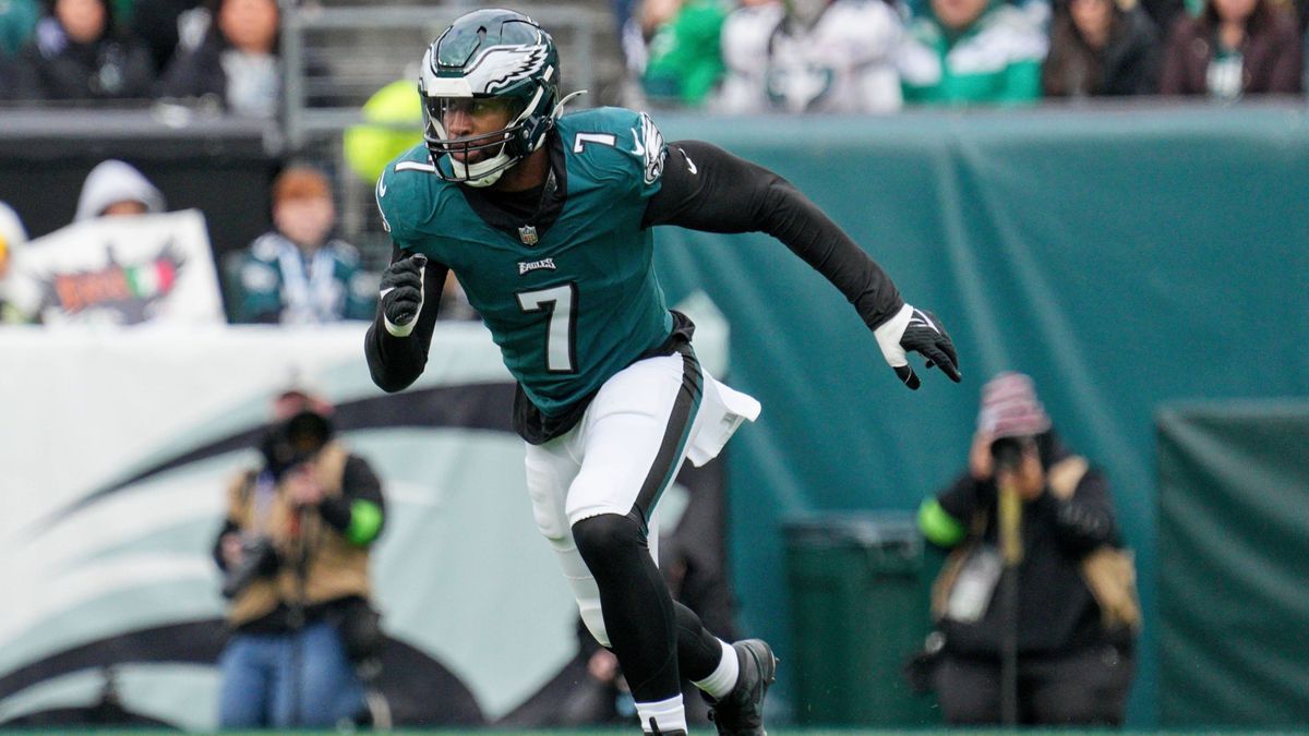 PHILADELPHIA, PA - DECEMBER 31: Philadelphia Eagles linebacker Haason Reddick (7) rushes during the game between the Arizona Cardinals and the Philadelphia Eagles on December 31, 2023 at Lincoln Fi...