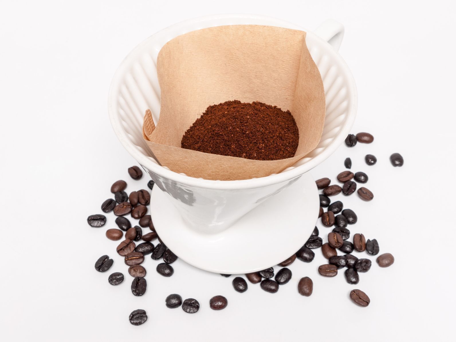 Typisch deutsch – den Kaffee durch einen Filter fließen lassen. Aber so wird es mit dem Kaffeesatzlesen nichts.