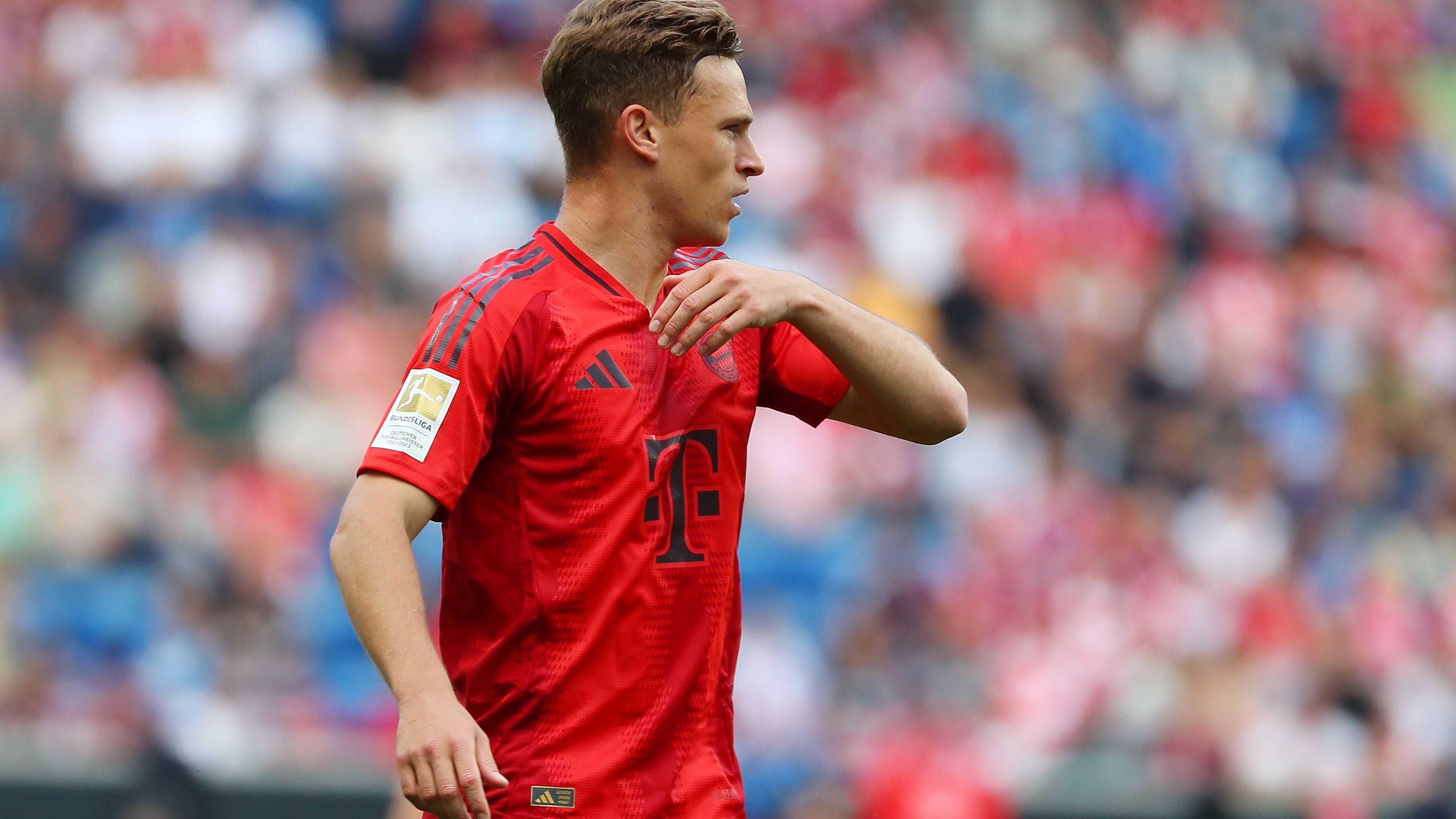 <strong>Joshua Kimmich</strong><br>Als rechter Schienenspieler zeigt sich der Nationalspieler gewohnt häufig in der Offensive. Seine Flanken fehlt es aber überwiegend an Präzision. In der Defensive hat er einige Mühe. Vertändelt vor dem 2:2 unnötig den Ball. <em><strong>ran</strong></em>-Note: 5