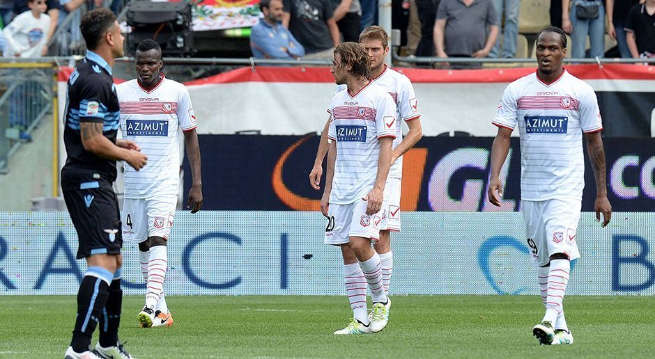 
                <strong>FC Carpi</strong><br>
                Serie A: Auch für den FC Carpi ist nach nur einer Saison Serie A wieder Schluss im Oberhaus. Mit einem Punkt Rückstand auf den rettenden 17. Platz geht es eine Etage tiefer.
              