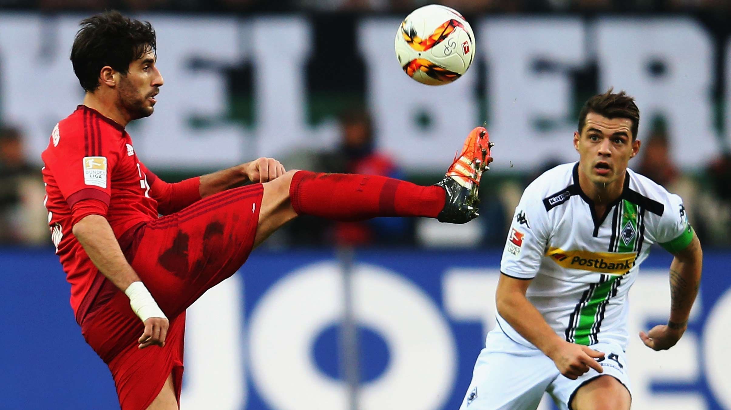 
                <strong>Javi Martinez (Bayern München)</strong><br>
                Javi Martinez (Bayern München): Darf mal wieder im Mittelfeld ran und verliert dort gefühlt keinen Zweikampf. Sucht immer wieder den Weg in den gegnerischen Strafraum – in der 26. Minute pariert Sommer seinen Schuss sehenswert. Taucht wie fast die gesamte Mannschaft im zweiten Durchgang unter. ran-Note: 3.
              