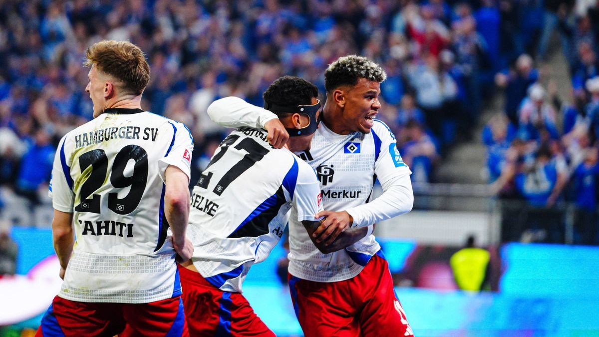 Torjubel Hamburger SV nach Tor zum 2:1 Ransford-Yeboah Koenigsdoerffer (Hamburger SV, 11) GER, Hamburger SV vs. SSV Ulm, Fussball, 2. Bundesliga, Spieltag 33, Saison 2024 2025, 10.05.2025 DFL REGUL...