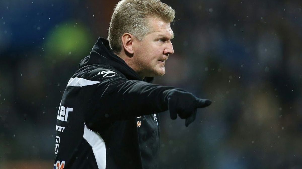 Stefan Effenberg bleibt Trainer des SC Paderborn