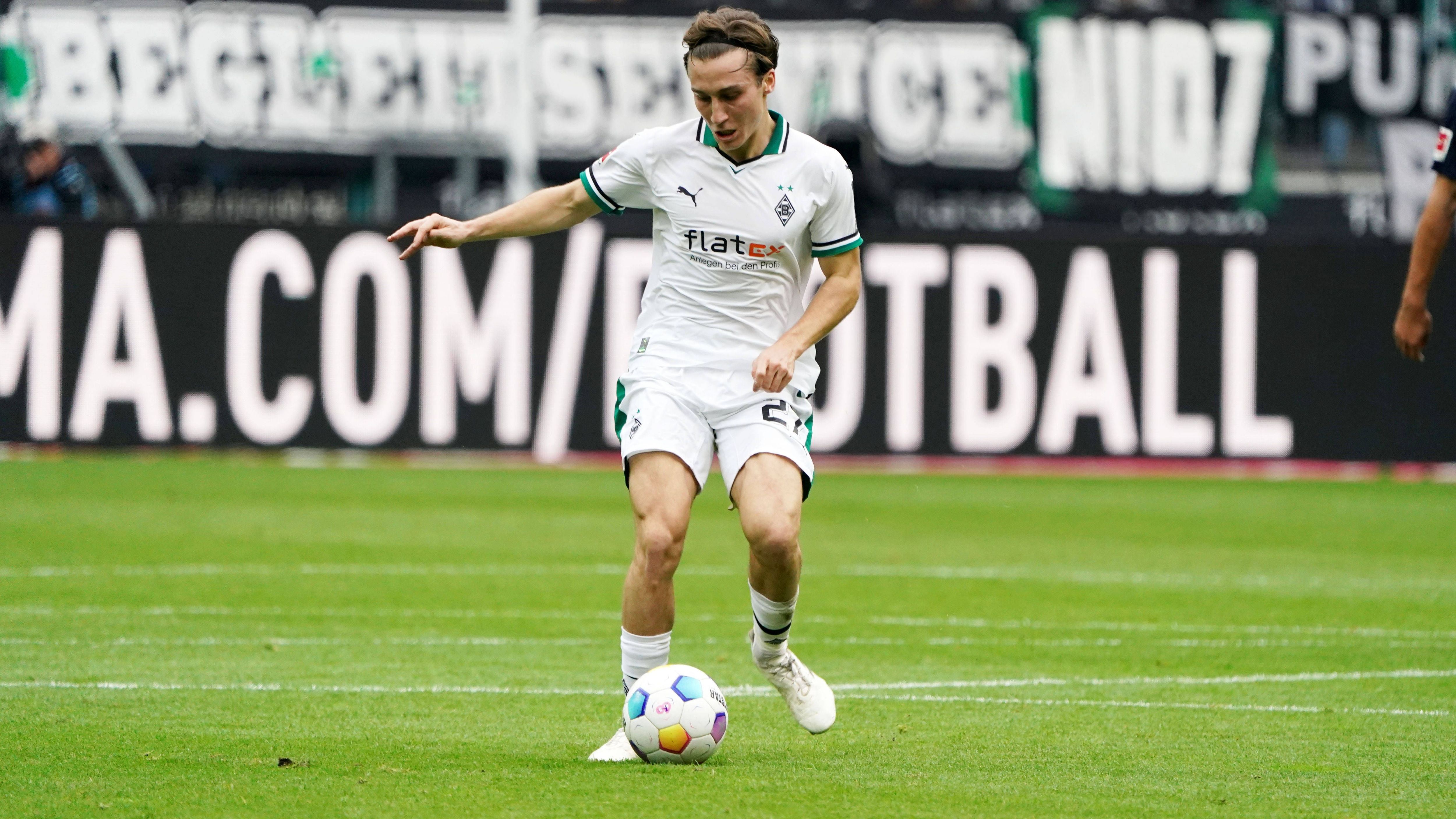 <strong>Borussia Mönchengladbach: Weiße Trikots</strong><br>Die Tradition von weißen Gladbacher Trikots geht nicht etwa auf die Gründerväter des Vereins zurück, sondern auf den wohl erfolgreichsten Trainer: Hennes Weisweiler.