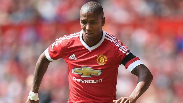 
                <strong>Ashley Young</strong><br>
                Ashley Young: Der Mann von Manchester United spielte bereits 30 Mal für die englische Nationalmannschaft. Sein letzter Einsatz für die Three Lions liegt allerdings schon zwei Jahre zurück: Am 10. September 2013 steht er 23 Minuten in der WM-Qualifikation gegen die Ukraine (0:0) auf dem Platz.
              