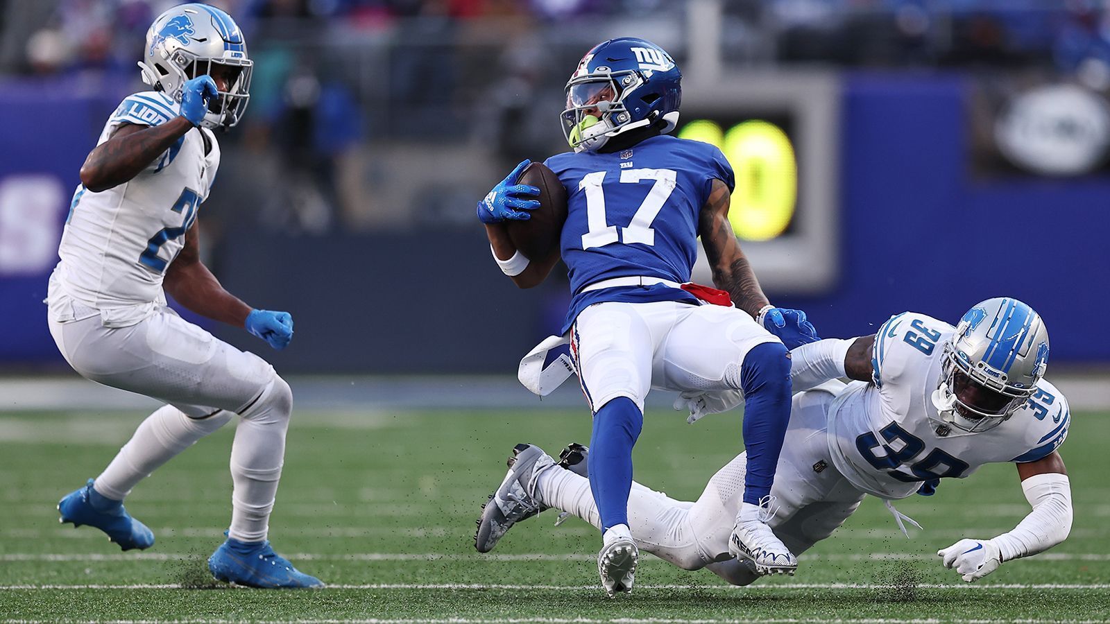 
                <strong>Platz 24: New York Giants</strong><br>
                &#x2022; Starter: Parris Campbell, Darius Slayton, Isaiah Hodgins<br>&#x2022; Backups: Jalin Hyatt, Sterling Shepard, Wan'Dale Robinson<br>Die Giants stechen besonders mit der schieren Breite in ihrem Aufgebot hervor. Alle sechs gelisteten Spieler bringen Starter-Potenzial mit oder waren bereits in der Vergangenheit als Starter auf dem Rasen. Zudem ergänzen sich die Skill-Sets der einzelnen Receiver gut. Isaiah Hodgins und Sterling Shepard dürften als fangsichere Anspielstationen über die kurzen Distanzen eingesetzt werden, Parris Campbell, Jalin Hyatt und Darius Slayton bringen Tempo und Fähigkeiten nach dem Catch mit und Wan'Dale Robinson kann kreativ umhergeschoben werden und verschiedene Rollen bekleiden. Es fehlt allerdings etwas an Spitzenqualität bei den Giants.  
              