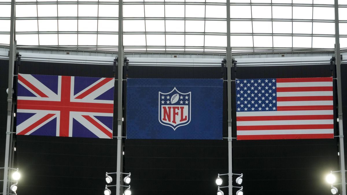NFL, American Football Herren, USA London Games-Jacksonville Jaguars at Chicago Bears Oct 13, 2024; London, United Kingdom; The British, NFL shield logo and Untied States flags before an NFL Intern...