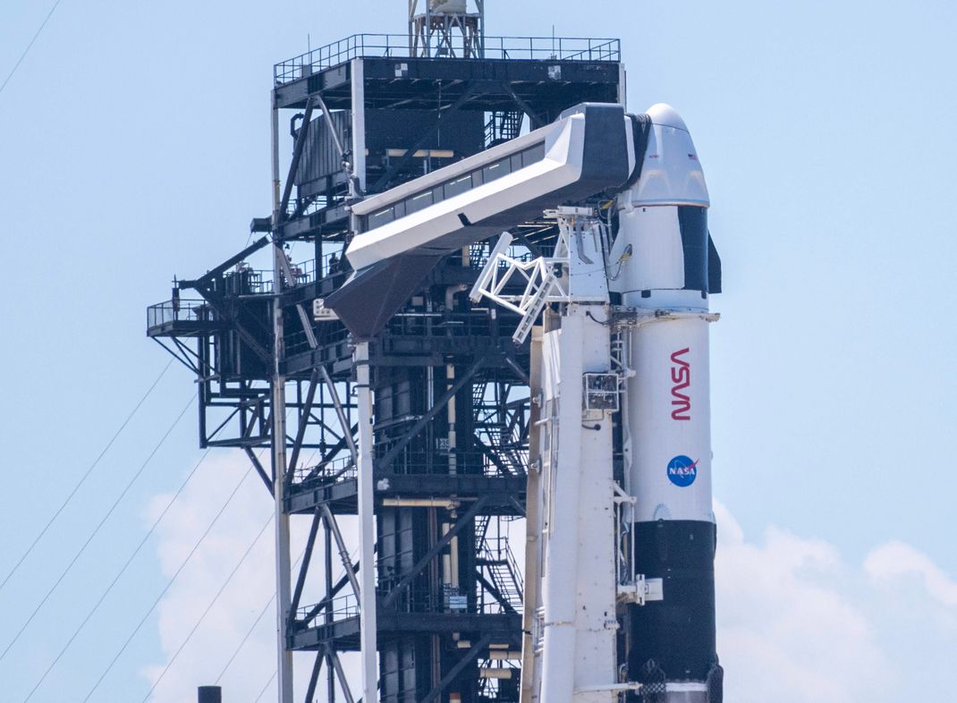 Mit einer SpaceX-Rakete verlassen vier Astronauten die Erde. (Symbolbild)