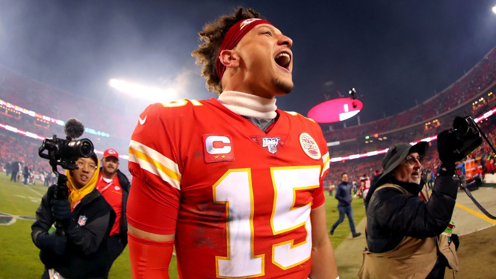 
                <strong>Gewinner: Patrick Mahomes</strong><br>
                Einen großen Anteil am Erfolg von Reid hatte sein Quarterback Patrick Mahomes. Der letztjährige MVP führte die Chiefs in den Playoffs in drei Spielen zu drei Comeback-Siegen und bewies erneut, dass er zu den besten Signal Callern der Liga zählt. Gegen die San Francisco 49ers warf er für 286 Yards und zwei Touchdowns. Im Laufspiel fügte Mahomes 29 Yards und einen Touchdown hinzu. Das Sahnehäubchen auf einer grandiosen Spielzeit. 
              