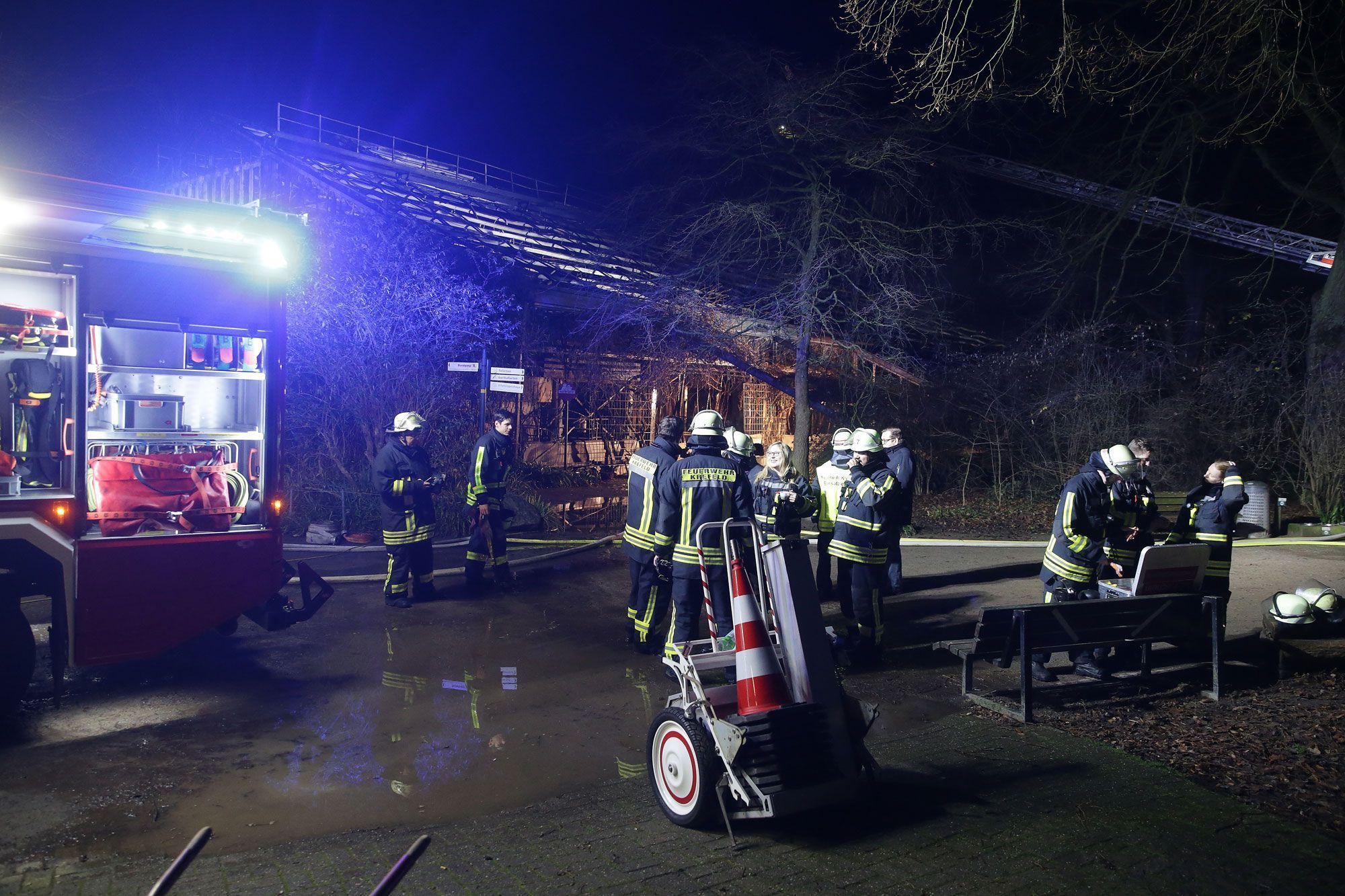 Affenhaus Im Krefelder Zoo Abgebrannt