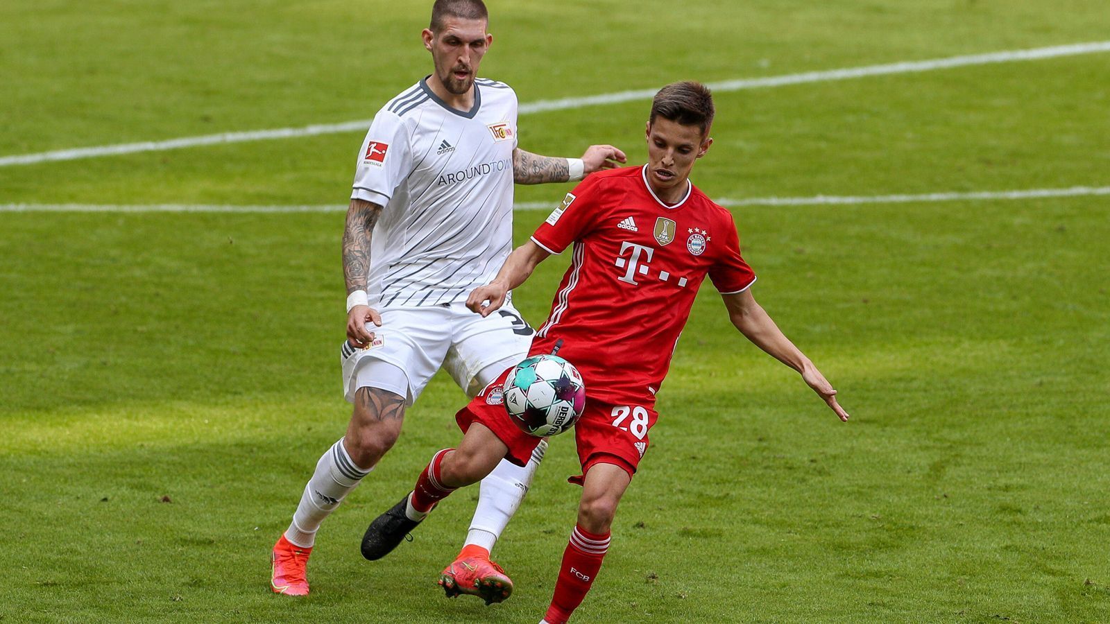 
                <strong>Tiago Dantas</strong><br>
                Ebenfalls von Beginn gefragt war Tiago Dantas, den die Bayern im Oktober 2020 für diese Saison von Benfica Lissabon ausgeliehen haben. Beim 5:1 gegen den 1. FC Köln am 23. Spieltag mischte der 20-Jährige bereits für drei Minuten mit, gegen Union hat er es zum insgesamt neunten Mal in das Aufgebot geschafft, zum achten Mal nacheinander. Flick gilt als Fan von Dantas, den die Münchner im Sommer für kolportierte 7,5 Millionen Euro fest verpflichten können. Dann soll jedoch auch eine Weiterverkaufsbeteiligung von 25 Pozent für Benfica greifen. Gegen Union machte der junge Portugiese im Mittelfeld einen ordentlichen Eindruck, spielte im 4-2-3-1-System als Zehner bis zur 66. Minute. 
              