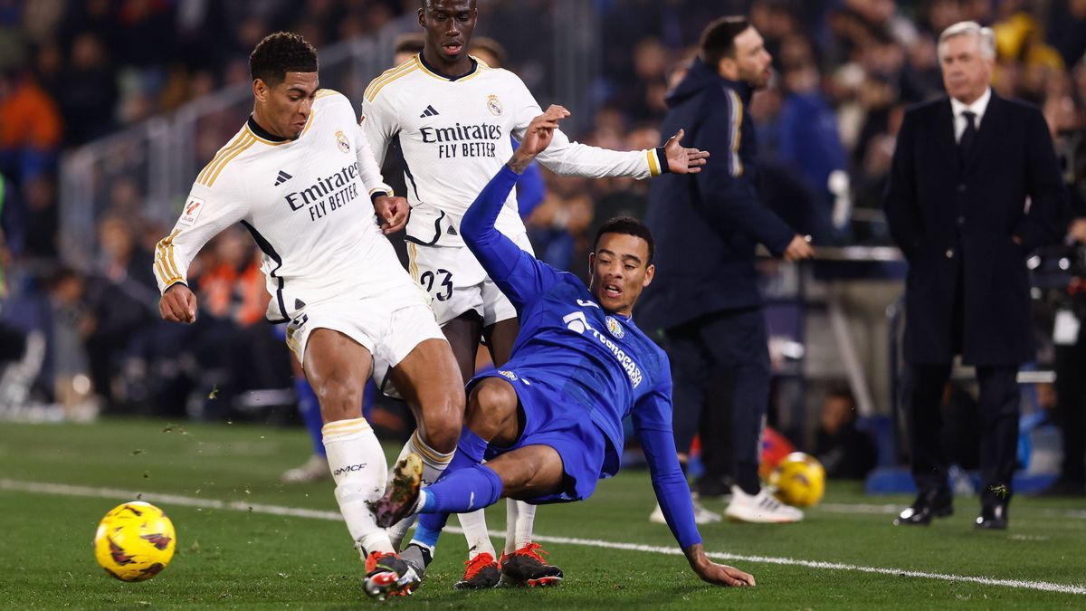 February 1, 2024, Getafe, Madrid, SPAIN: Mason Greenwood of Getafe CF and Jude Bellingham of Real Madrid in action during the Spanish League, LaLiga EA Sports, football match played between Getafe ...