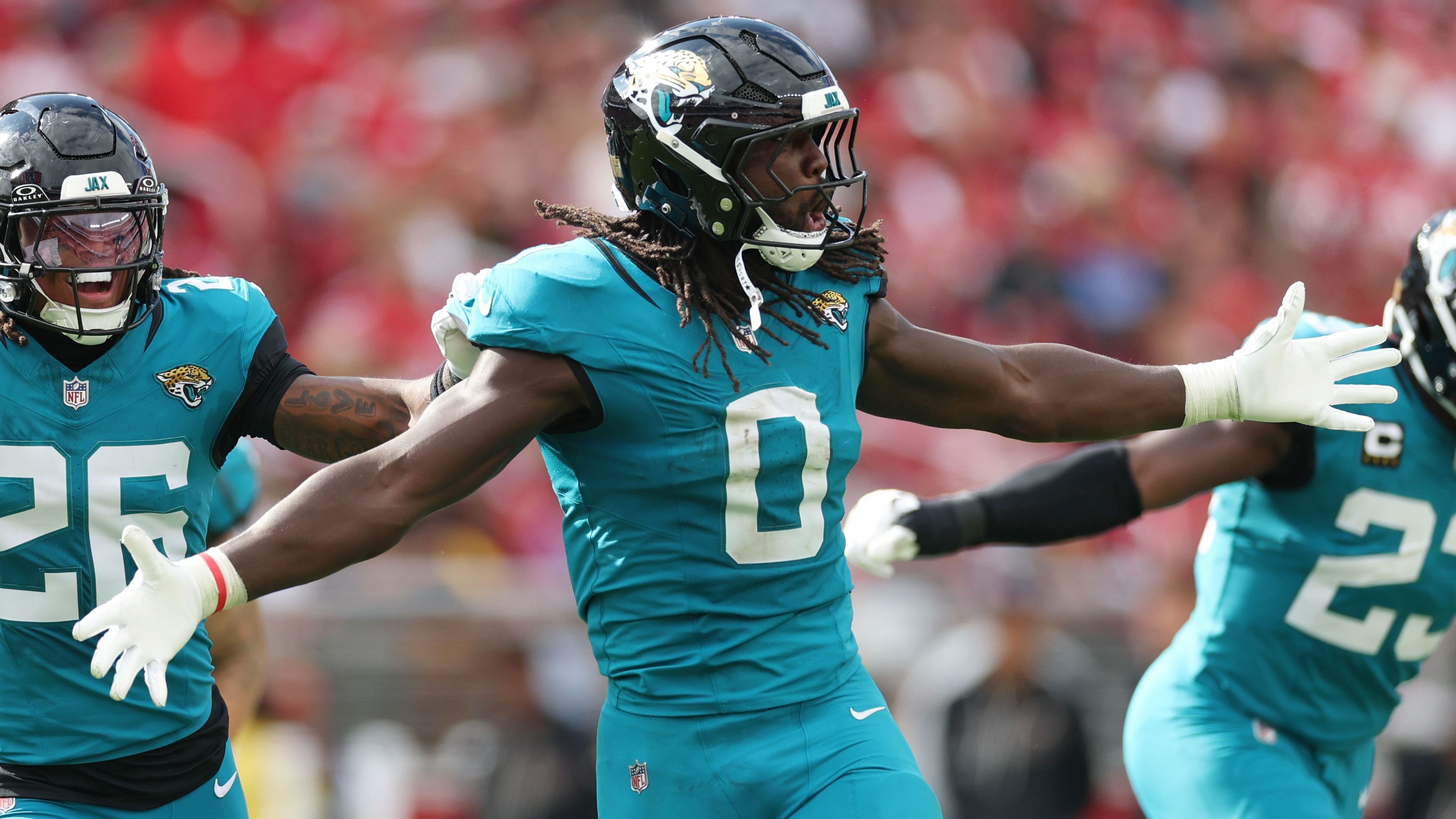 <strong>AFC - Defense: Devin Lloyd (Jacksonville Jaguars)</strong><br>Lloyd verzeichnete im September 2025 für die Jaguars-Defense insgesamt 17 Tackles, drei Interceptions, zwei Tackles für Raumverlust und eine Fumble Recovery. Mit seinen bislang drei Interceptions führt er diese Statistik in der AFC aktuell an.