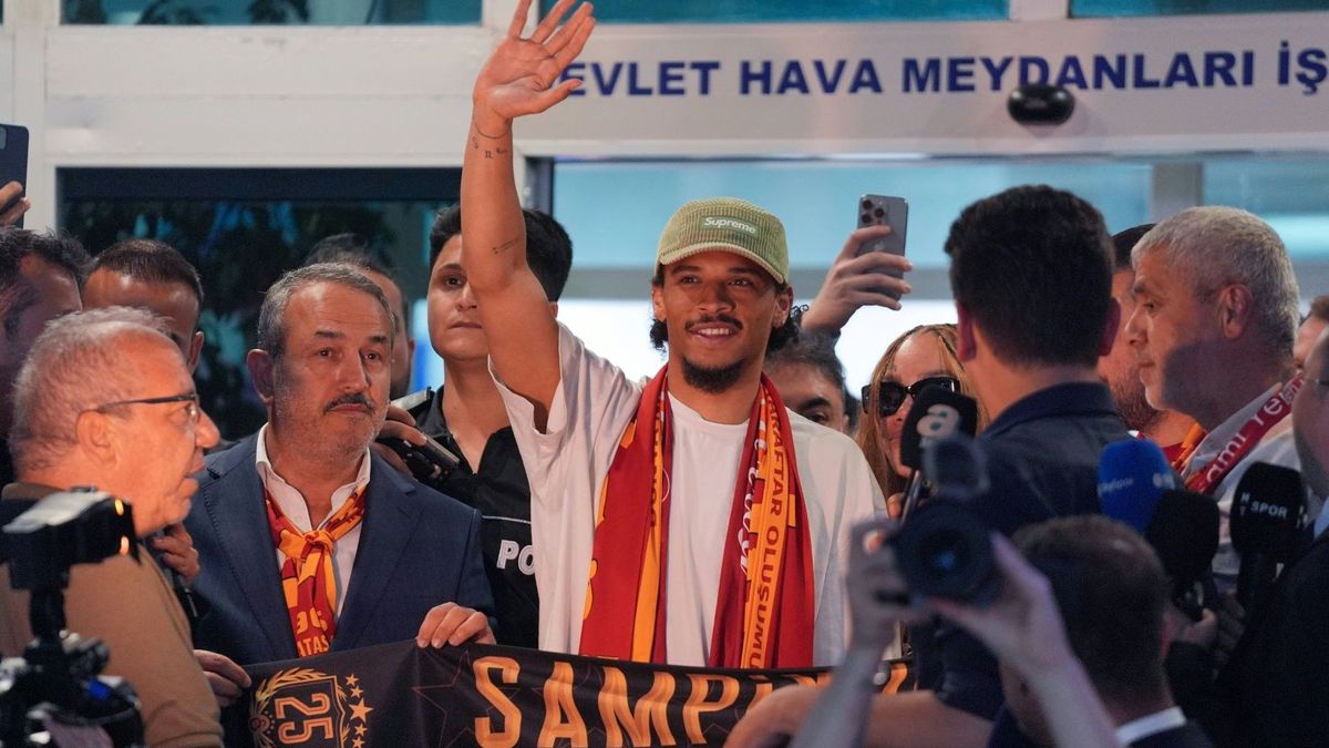 Leroy Sané bei seiner Ankunft in Istanbul