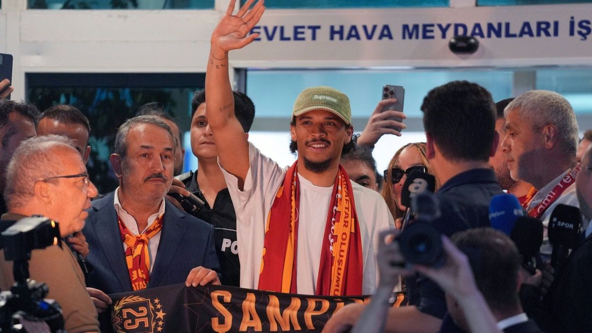 Leroy Sané bei seiner Ankunft in Istanbul