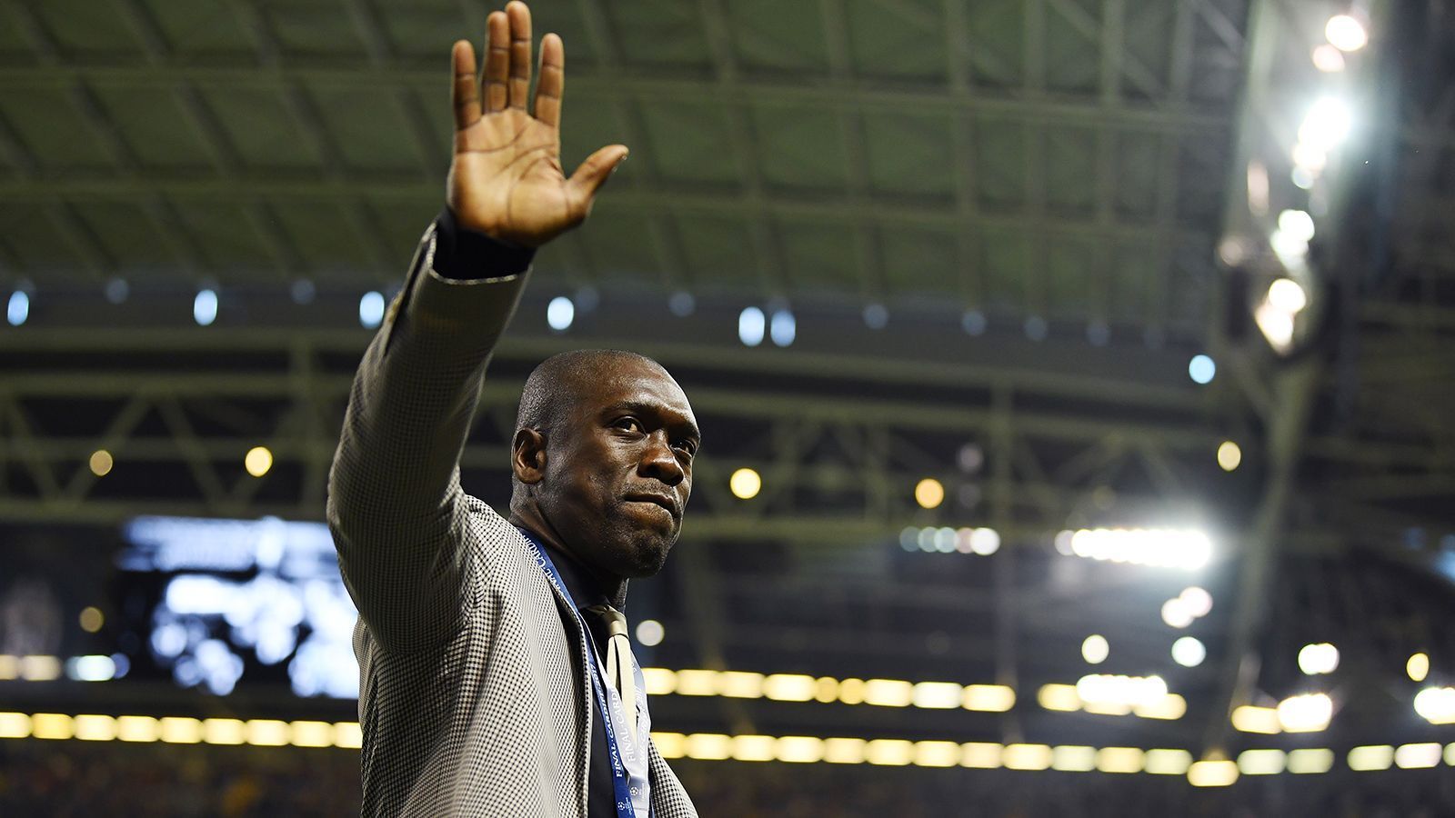
                <strong>Clarence Seedorf (Nationaltrainer Kamerun)</strong><br>
                Clarence Seedorf hing seine Fußballschuhe 2014 nach einem Engagement bei Botafogo Rio de Janeiro in Brasilien an den Nagel. Zuvor erlebte er seine spielerisch stärksten Zeiten bei Real Madrid und dem AC Mailand. Innerhalb von vier Jahren sammelte er bei Milan, dem chinesischen Klub Shenzhen FC und Deportivo La Coruna auf Vereinsebene Erfahrung als Trainer. 2018 übernahm er dann den Posten als Nationaltrainer Kameruns, nachdem die "unbezähmbaren Löwen" unter Vorgänger Hugo Broos die Qualifikation für die Weltmeisterschaft in Russland verpassten. In der Qualifikation für den Afrika Cup spielte sein Team zwei Mal unentschieden und siegte einmal. 
              