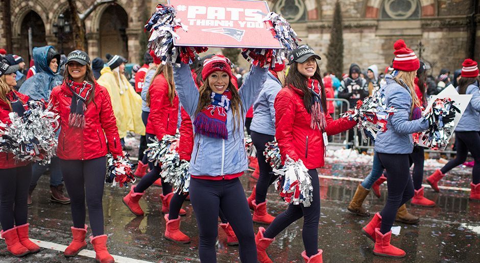 
                <strong>New England Patriots Super-Bowl-Parade</strong><br>
                Bei der Parade dürfen natürlich auch die Cheerleader der Franchise nicht fehlen.
              