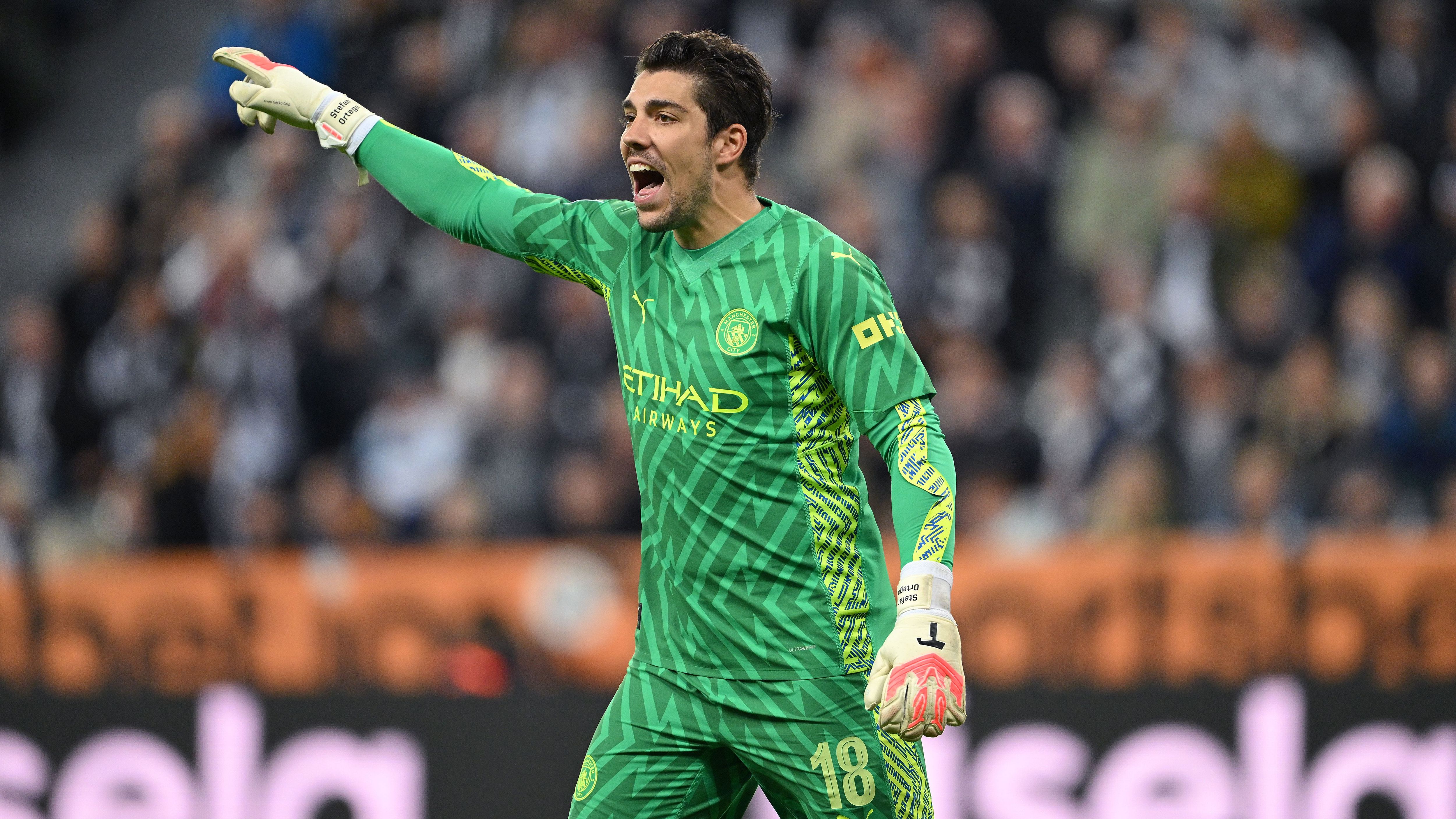 <strong>Stefan Ortega (Manchester City)</strong><br>Der deutsche Ersatzkeeper von ManCity wird nach seiner Einwechslung gegen immer stärker aufkommende Liverpool-Stars sofort zum wichtigen Rückhalt der Gäste. Der frühere Bielefelder Stefan Ortega pariert gegen Mac Allister, Nunez und Quansah richtig stark und rettet seinem Team somit das Remis im Spitzenspiel. <strong><em>ran</em>-Note: 1</strong>