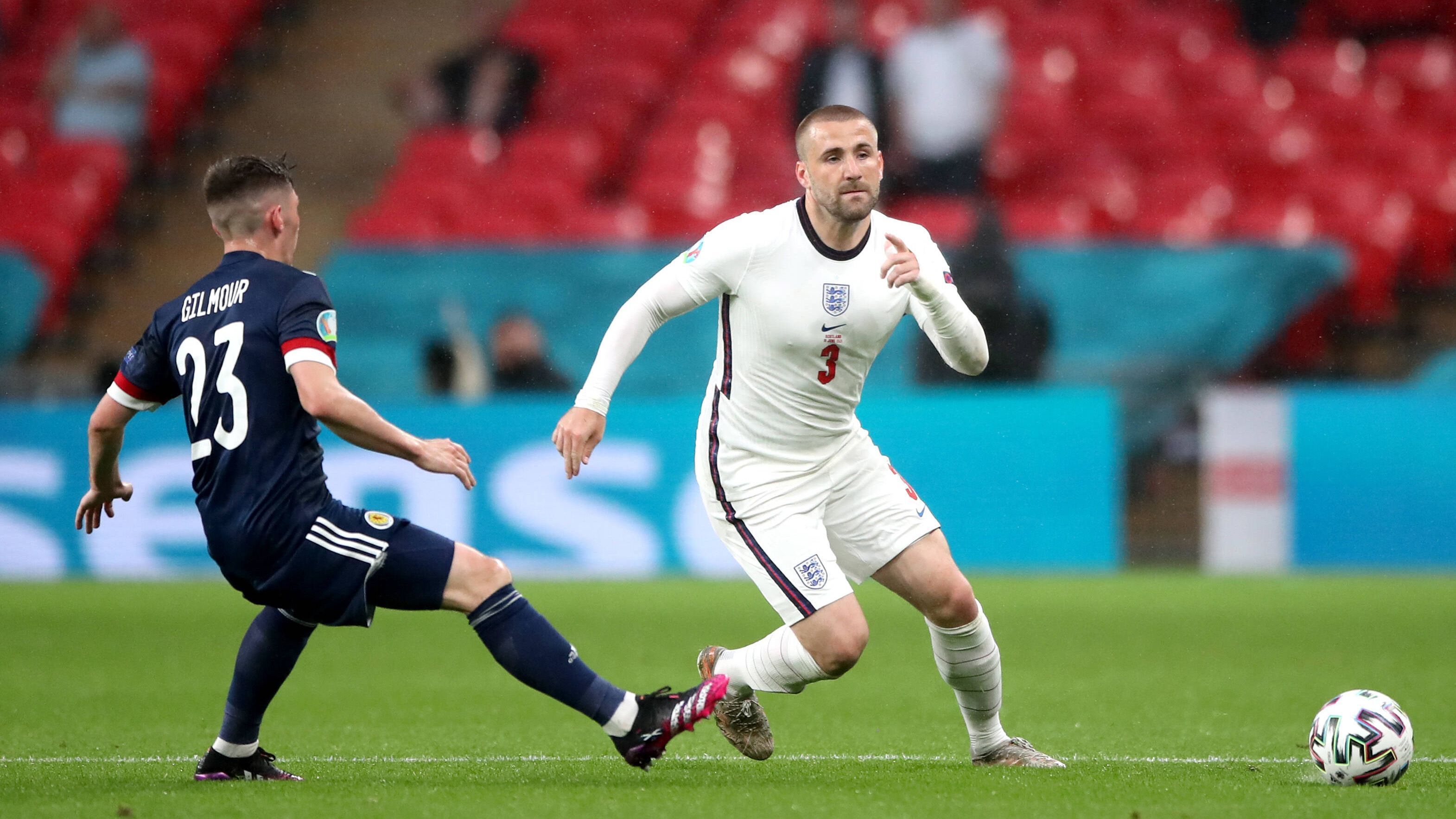 
                <strong>Luke Shaw</strong><br>
                Versucht auf der linken Seite einige offensive Vorstöße, kommt damit aber gegen das schottische Bollwerk zunächst kaum durch. In der zweiten Halbzeit taucht er häufiger in der gegnerischen Hälfte auf. Die maßgenaue Flanke bleibt aber aus. Sein Abschluss in der 74. Minute segelt am Tor vorbei. ran-Note: 3 
              