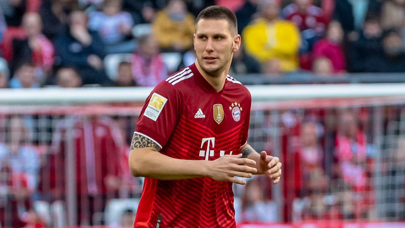 
                <strong>Niklas Süle</strong><br>
                Zu Beginn vor allem in der SC-Hälfte zu finden. Dort mit Zug zum Tor, lässt sich dafür aber ab und an in der Defensive überrumpeln. In Hälfte zwei solide, ohne zu glänzen. ran-Note: 3
              